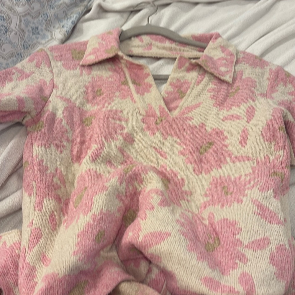 Top and matching wrap skirt floral. Pink and crème worn twice.sold as set